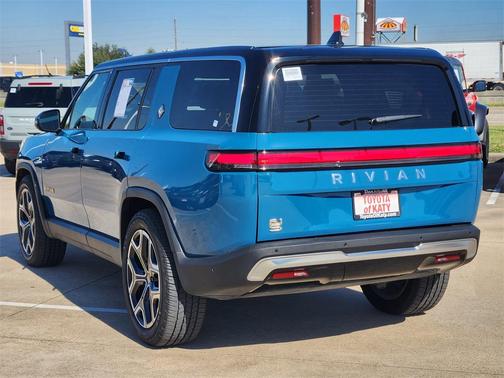 2023 Rivian R1S Adventure