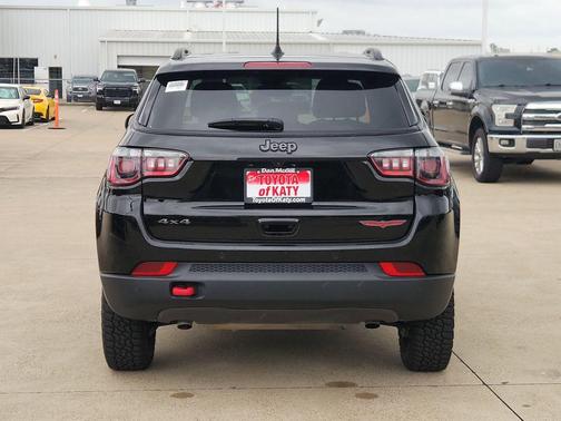 Diamond Black Crystal Pearlcoat 2025 Jeep Compass Trailhawk