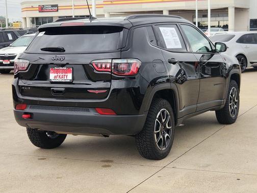 Diamond Black Crystal Pearlcoat 2025 Jeep Compass Trailhawk