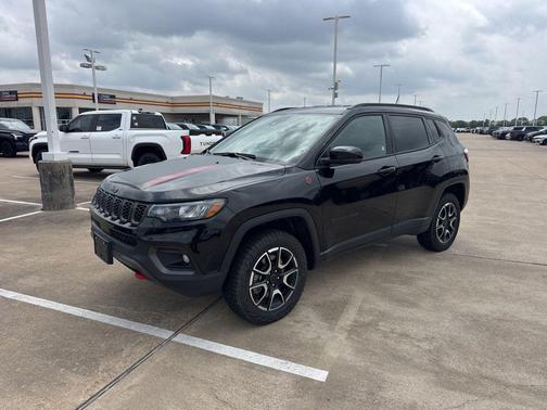 Diamond Black Crystal Pearlcoat 2025 Jeep Compass Trailhawk