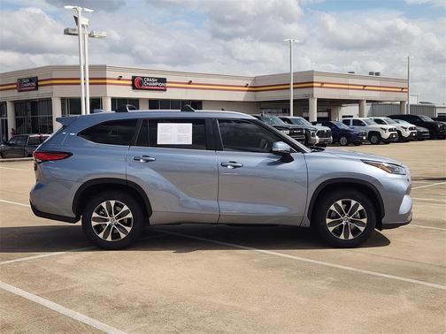 2023 Toyota Highlander XLE