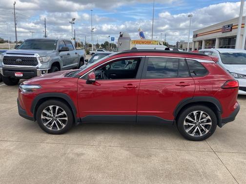 2024 Toyota Corolla Cross XLE