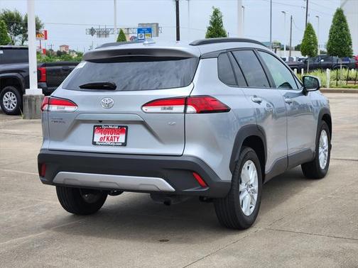 2024 Toyota Corolla Cross LE