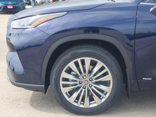 Bluprint 2026 Toyota Highlander Hybrid Platinum