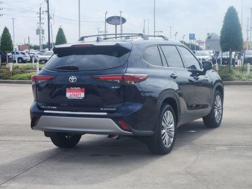 Bluprint 2026 Toyota Highlander Hybrid Platinum