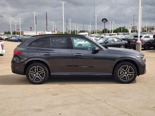 2025 Mercedes-Benz GLC 300 Base