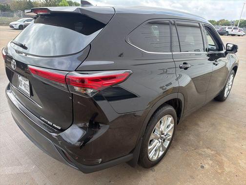 Midnight Black 2023 Toyota Highlander Limited