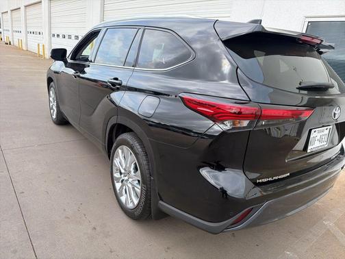 Midnight Black 2023 Toyota Highlander Limited