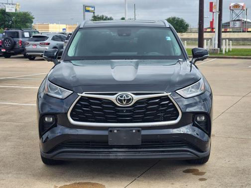Midnight Black 2023 Toyota Highlander Limited