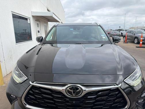 Midnight Black 2023 Toyota Highlander Limited