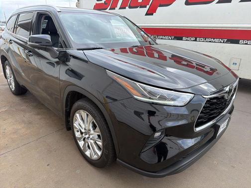 Midnight Black 2023 Toyota Highlander Limited