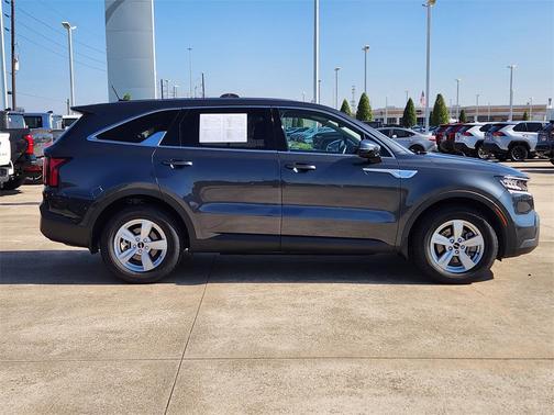 2022 Kia Sorento LX
