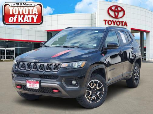Diamond Black Crystal Pearlcoat 2025 Jeep Compass Trailhawk