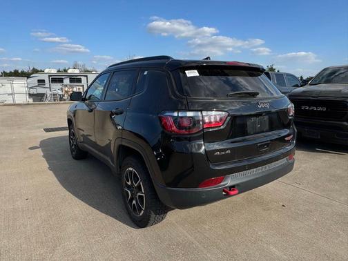 Diamond Black Crystal Pearlcoat 2025 Jeep Compass Trailhawk