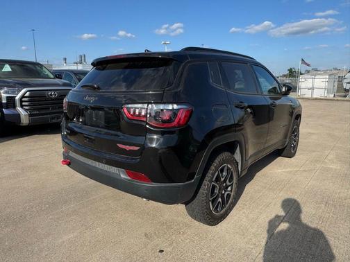Diamond Black Crystal Pearlcoat 2025 Jeep Compass Trailhawk
