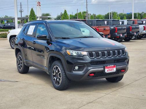 Diamond Black Crystal Pearlcoat 2025 Jeep Compass Trailhawk
