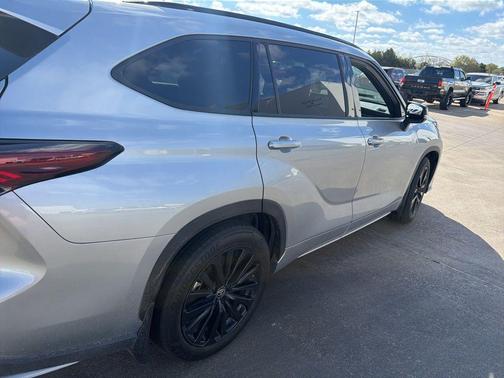 Celestial Silver 2024 Toyota Highlander XSE