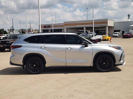 Celestial Silver 2024 Toyota Highlander XSE