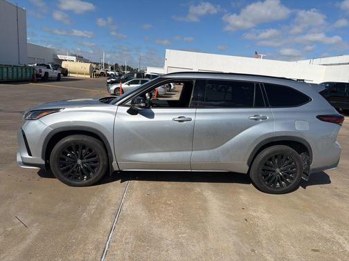 Celestial Silver 2024 Toyota Highlander XSE