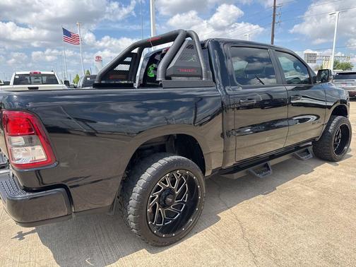 Diamond Black Crystal Pearlcoat 2023 RAM 1500 Big Horn/Lone Star