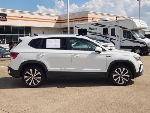 2024 Volkswagen Taos 1.5T SE