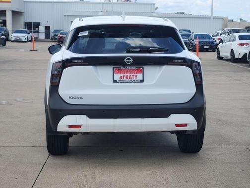 Fresh Powder 2025 Nissan Kicks SV
