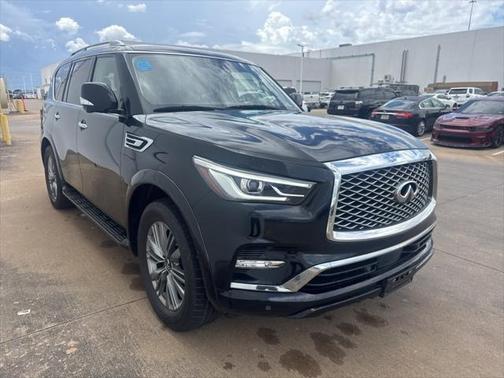2022 INFINITI QX80 Luxe