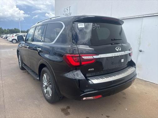2022 INFINITI QX80 Luxe
