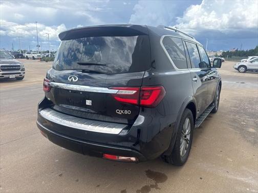 2022 INFINITI QX80 Luxe