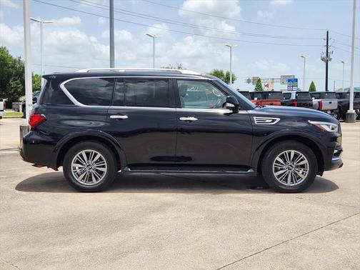 2022 INFINITI QX80 Luxe
