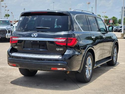 2022 INFINITI QX80 Luxe