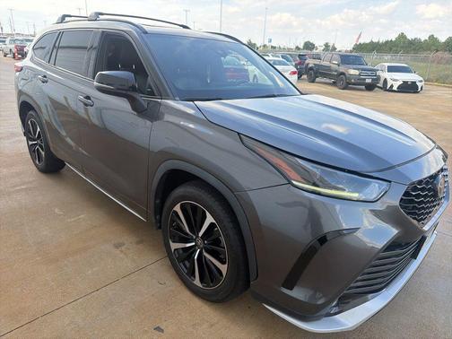 Magnetic Gray Metallic 2021 Toyota Highlander XSE