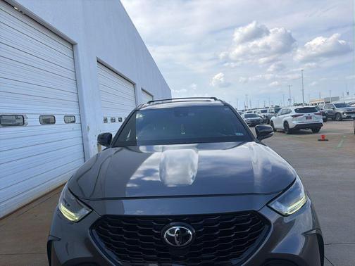 Magnetic Gray Metallic 2021 Toyota Highlander XSE