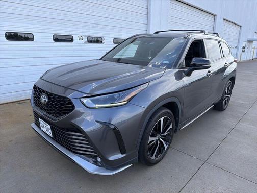 Magnetic Gray Metallic 2021 Toyota Highlander XSE