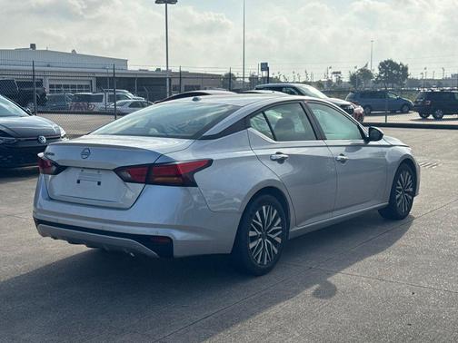 Brilliant Silver Metallic 2025 Nissan Altima 2.5 SV