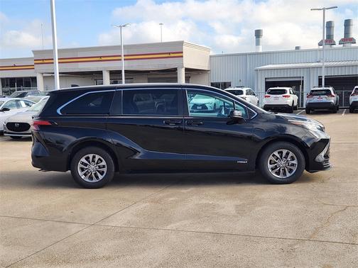 2021 Toyota Sienna LE