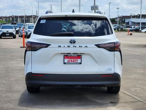 2024 Toyota Sienna LE