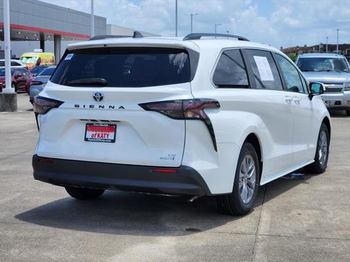 2024 Toyota Sienna LE