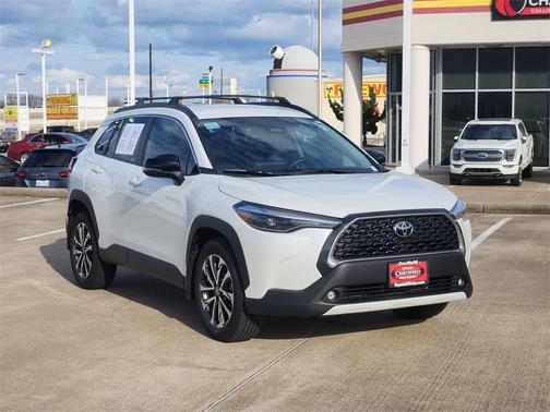 2025 Toyota Corolla Cross XLE