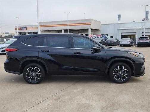 2021 Toyota Highlander LE