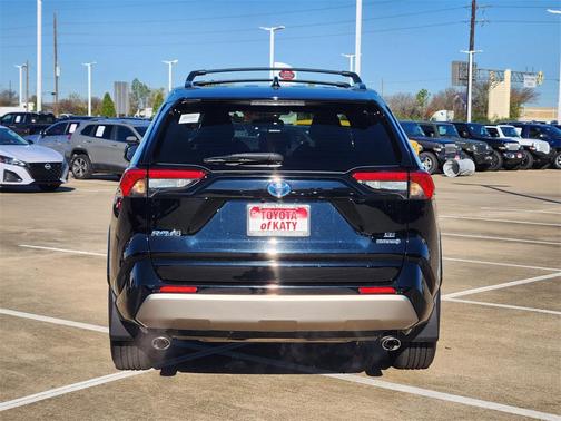 2022 Toyota RAV4 Hybrid SE
