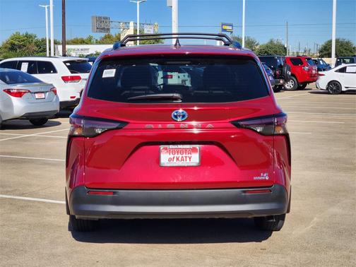 2024 Toyota Sienna LE