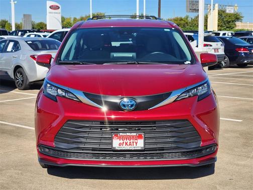 2024 Toyota Sienna LE