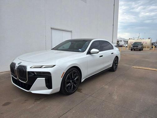 Mineral White Metallic 2023 BMW 760 i xDrive