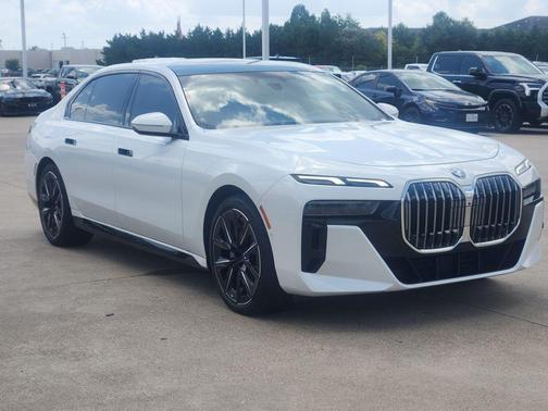 Mineral White Metallic 2023 BMW 760 i xDrive