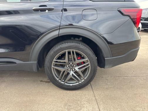 Black Metallic 2025 Ford Explorer ST-Line