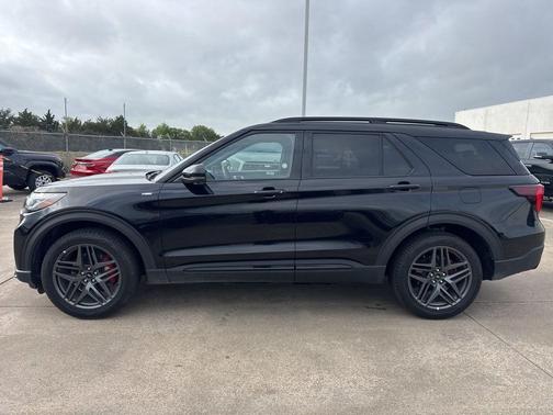 Black Metallic 2025 Ford Explorer ST-Line