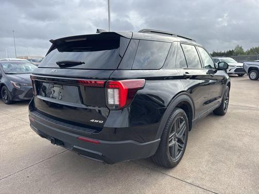 Black Metallic 2025 Ford Explorer ST-Line