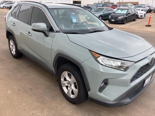 2020 Toyota RAV4 XLE