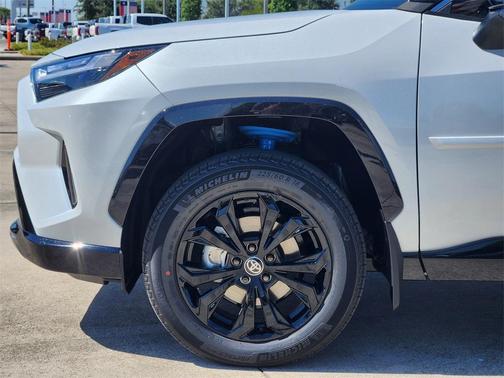 2025 Toyota RAV4 Hybrid SE